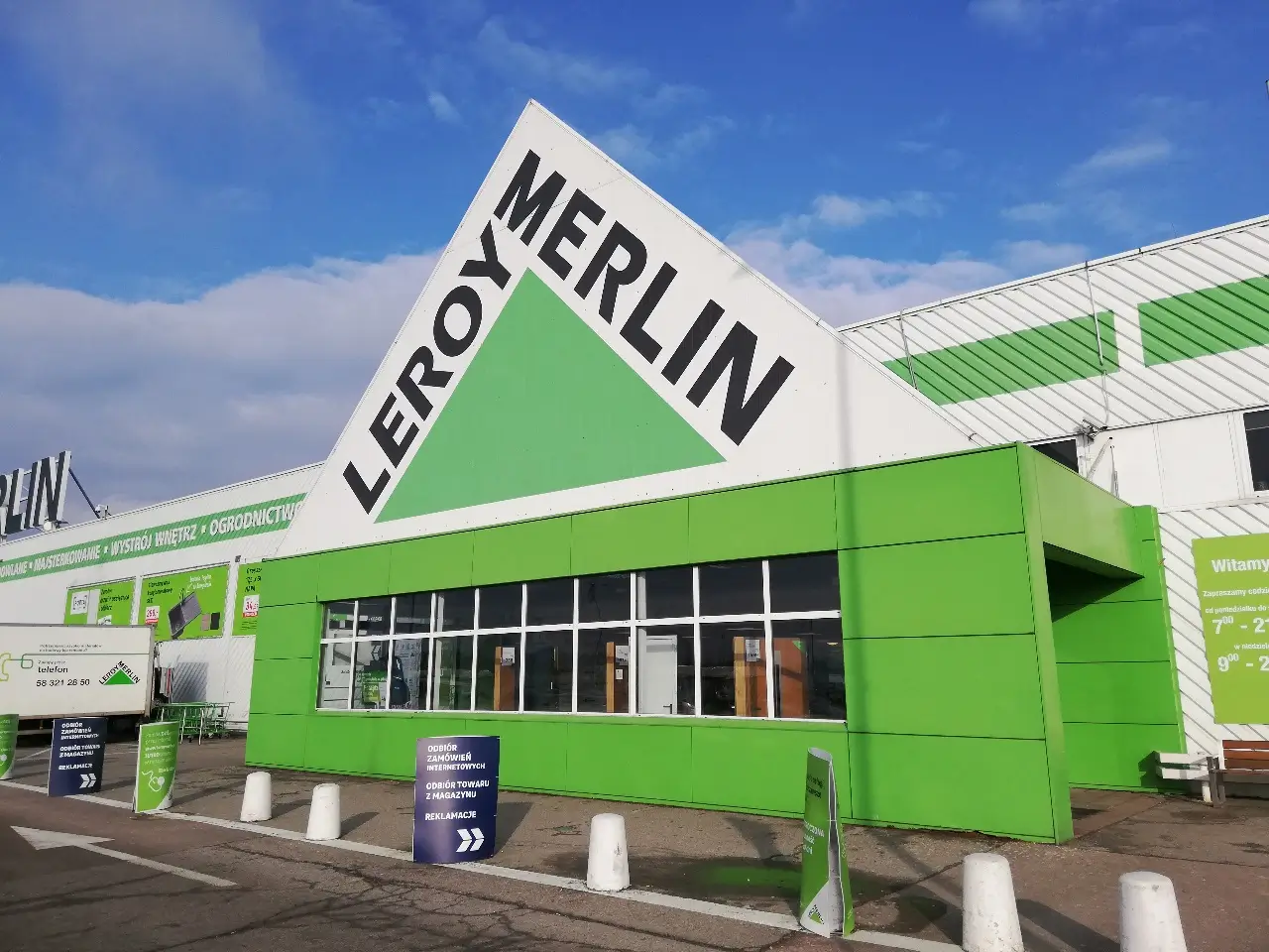 Cover image for Leroy Merlin hiring in Sassari: applications open for Trainee Store Manager