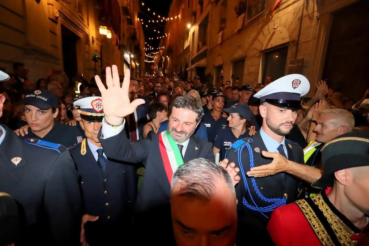 Cover image for Candelieri, boos or applause for the mayor? The story of a tradition